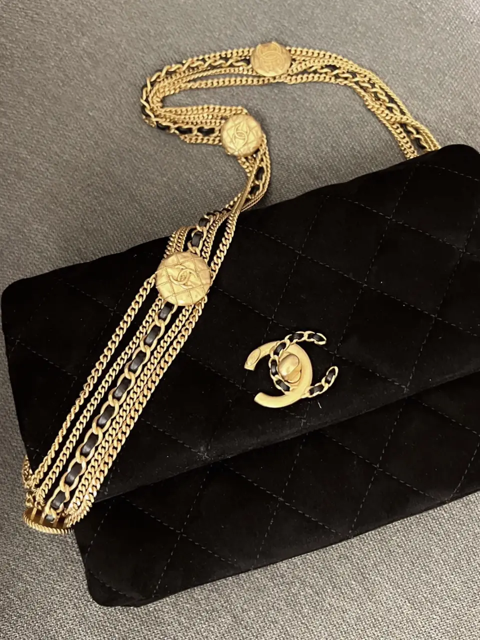 chanel black bag gold chain