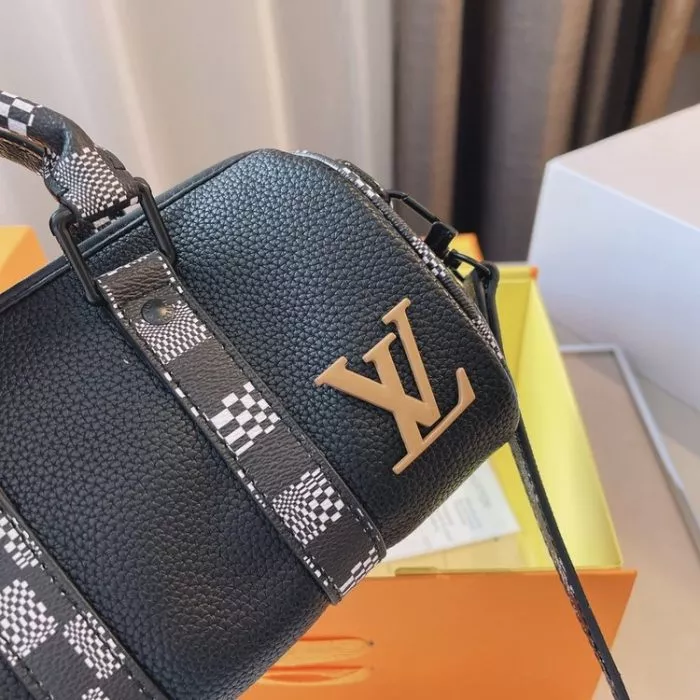 Unboxing Louis Vuitton FELICIE STRAP & GO. New collection 2021 
