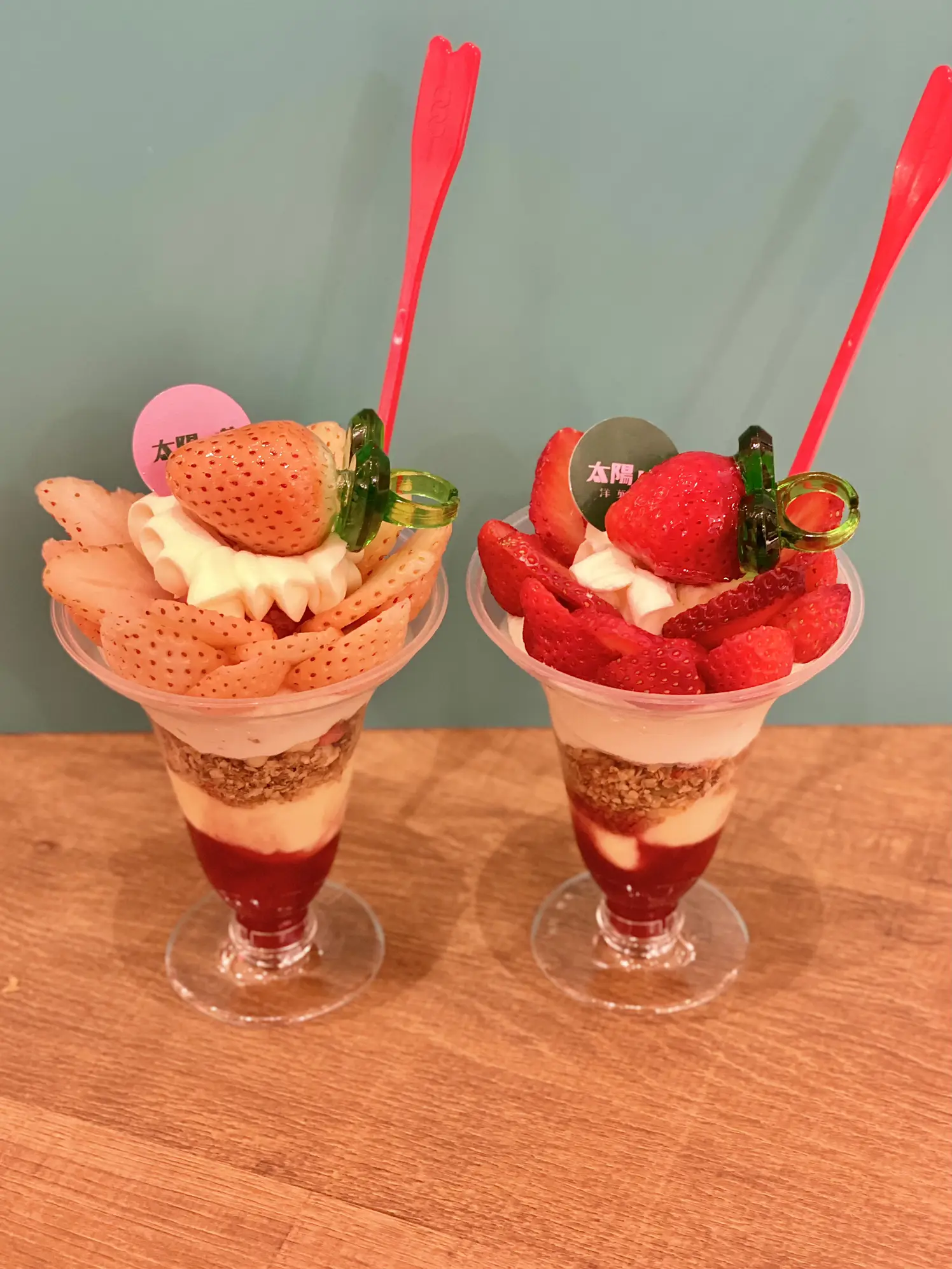 💍いちごのリングがかわいいお花のようなパフェ🍓 | もぐかゆ🍭が投稿