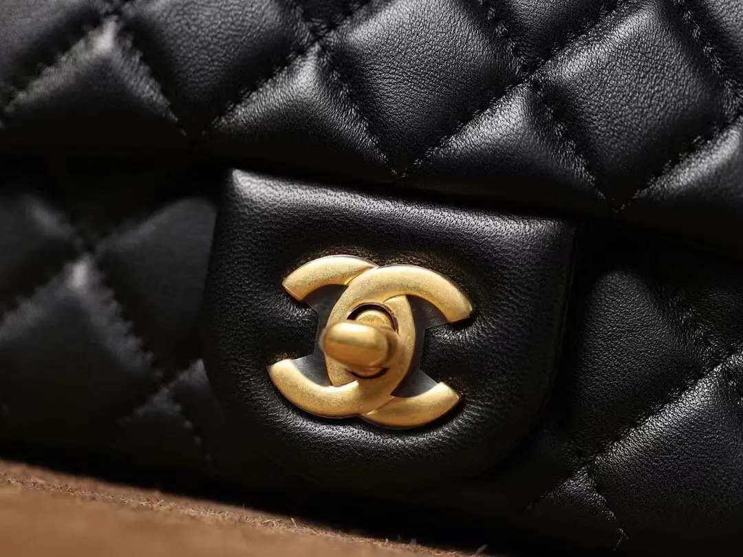 It's unbelievable that I go my first Chanel bag🫶, Gallery posted by  Ellen's sharing