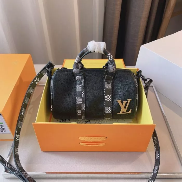 Unboxing & Reveal - Louis Vuitton Pochette Felicie Damier Azur