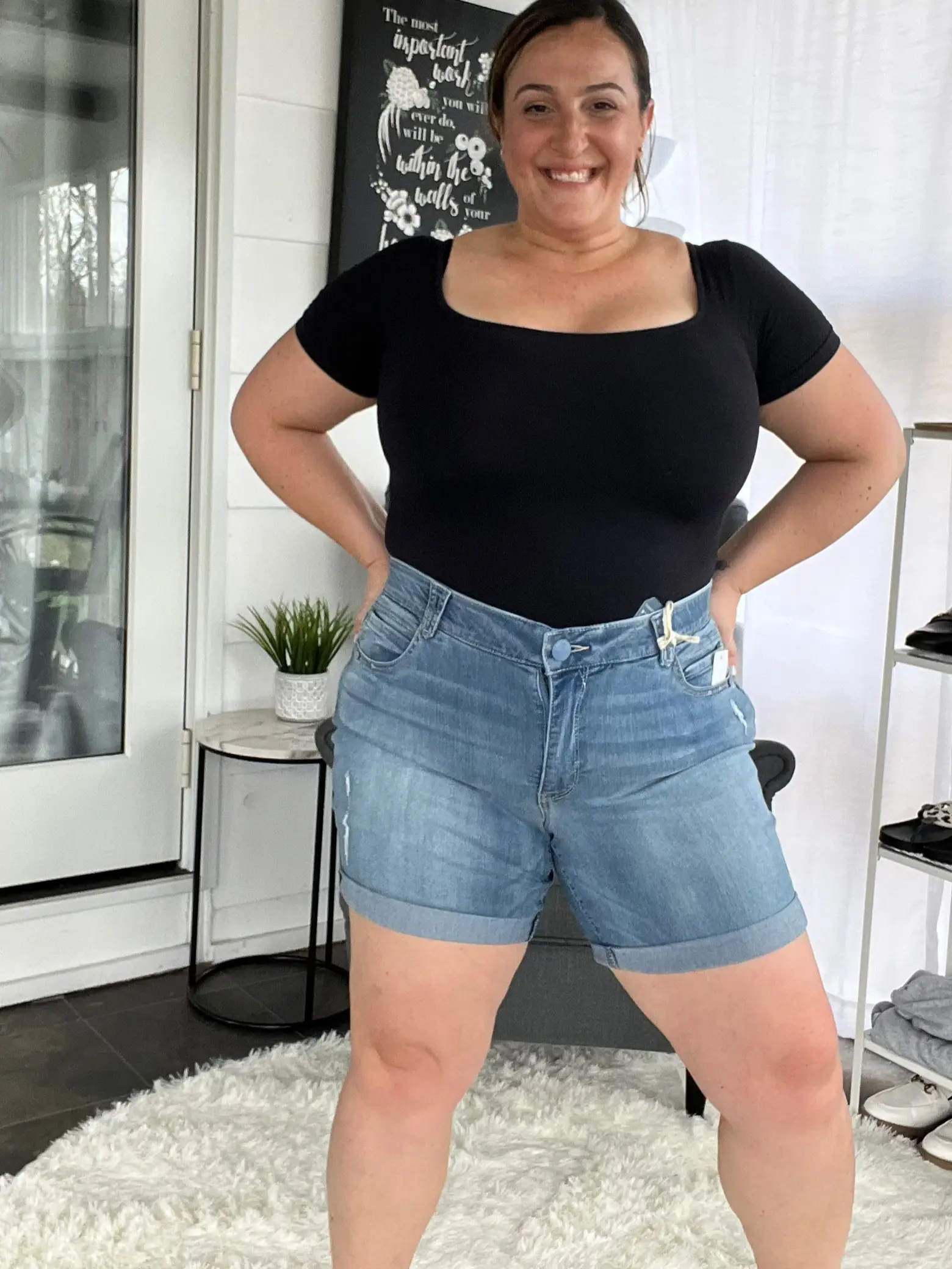 oversized baggy jeans for plus size women @kee.illena  Apple shape  outfits, Plus size cargo pants, Cargo pants outfit plus size