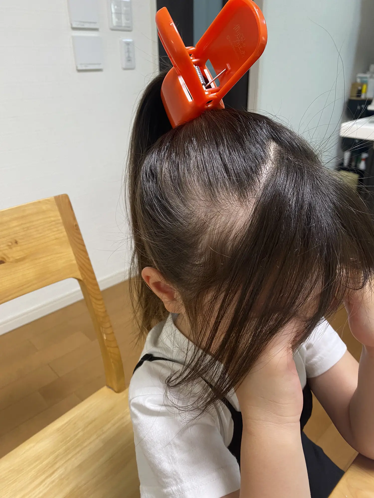 ふわふわファーボタン】ベビーヘアクリップ♡ベビーヘアピン セミ