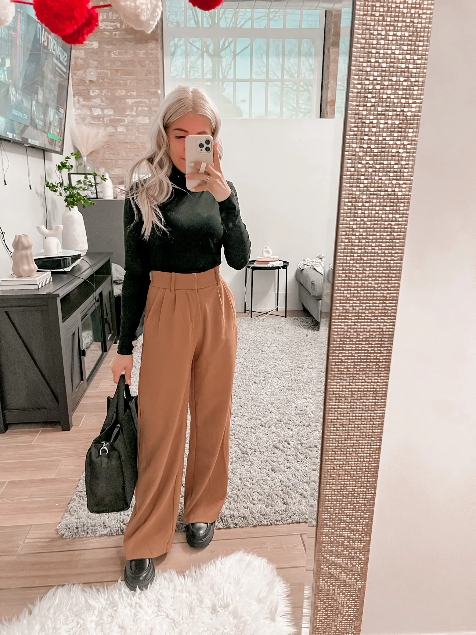 I love a neutral outfit, clearly. 🤎 Shirt is from , pants
