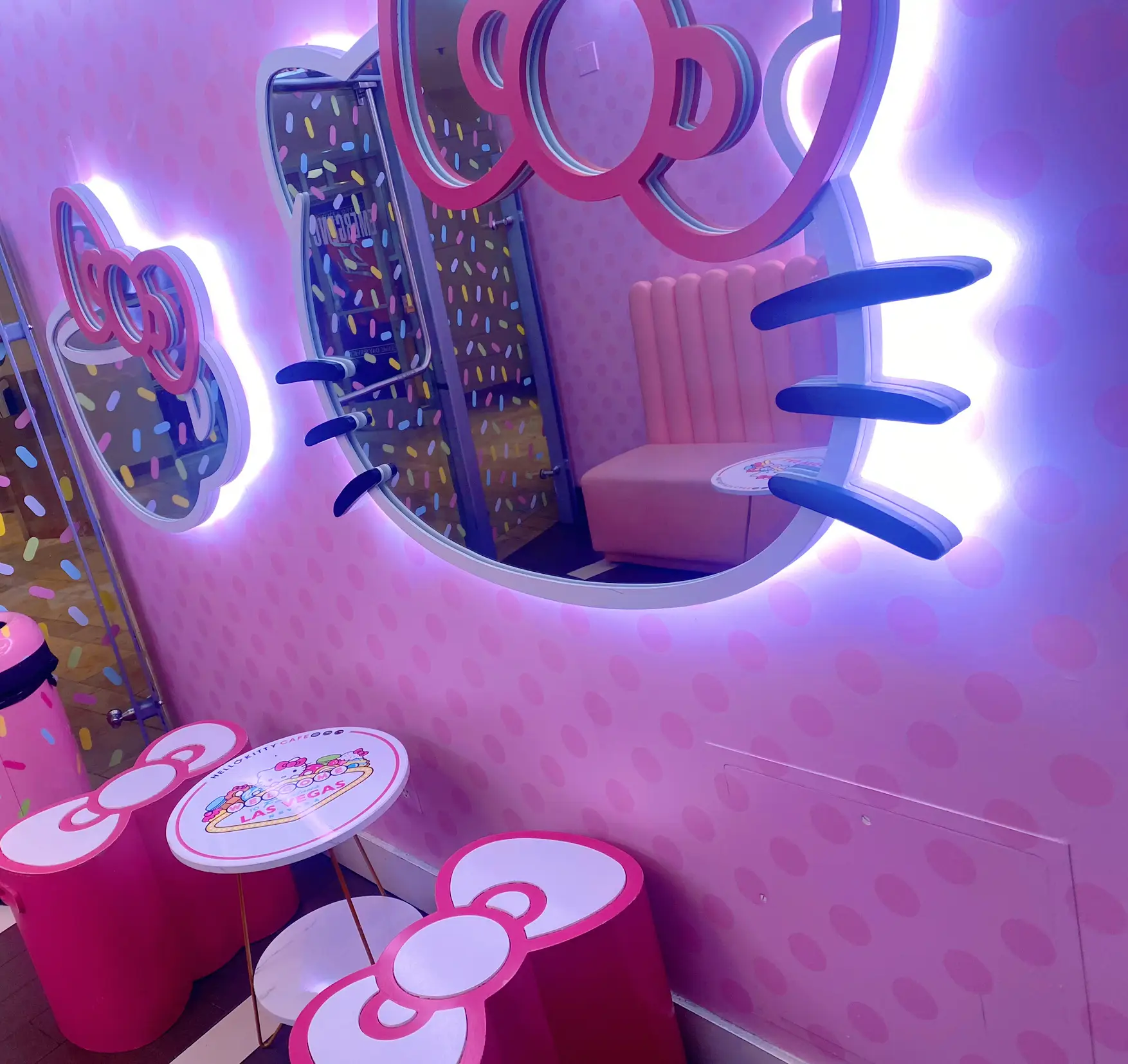 NEW ROBLOX FREE ITEM- 😍💖 *MY HELLO KITTY CAFE* 