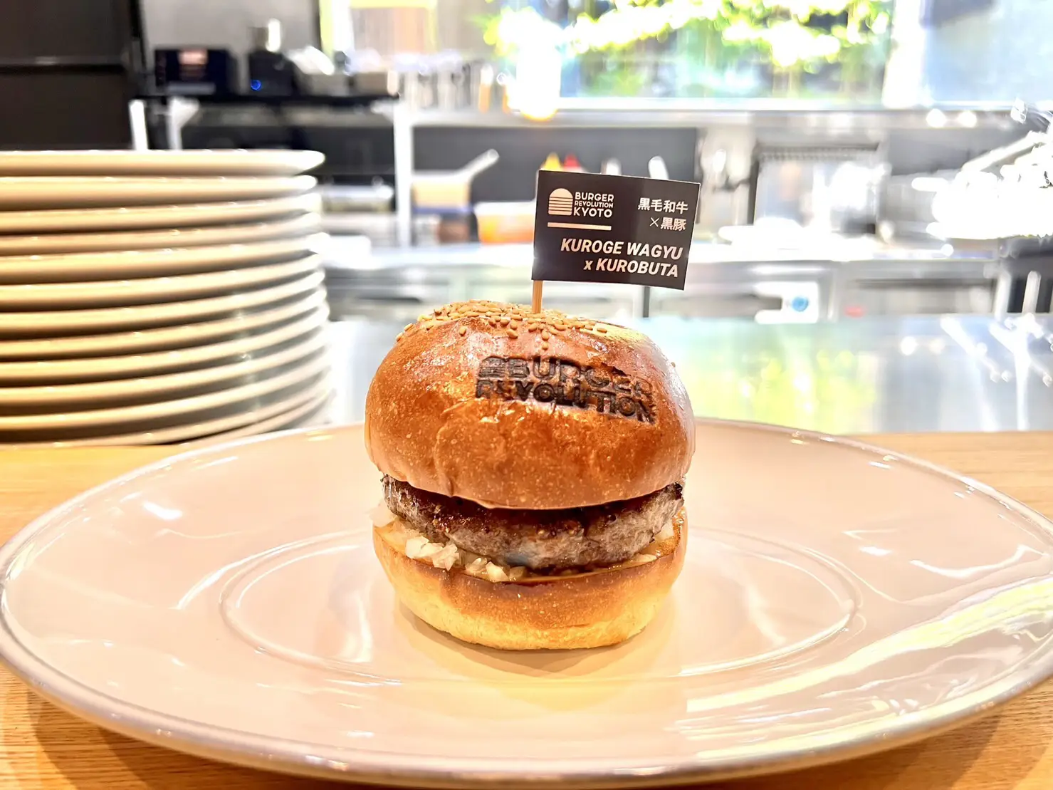 京都グルメ】料理人が本気で作った和牛バーガーが美味すぎる