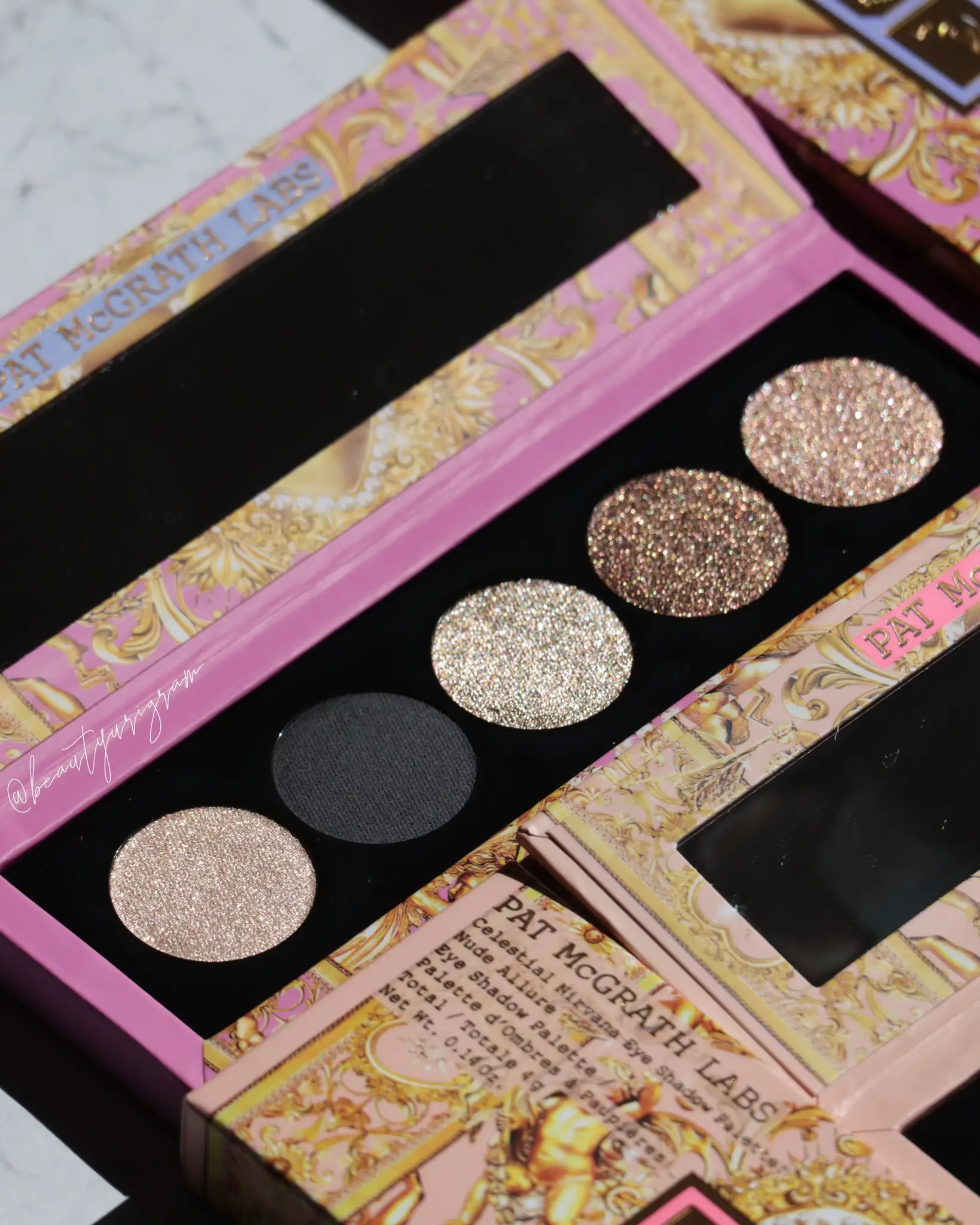 Buy this!! Glittering yet easy-to-use color scheme eyeshadow | Gallery  posted by Yurin | Lemon8