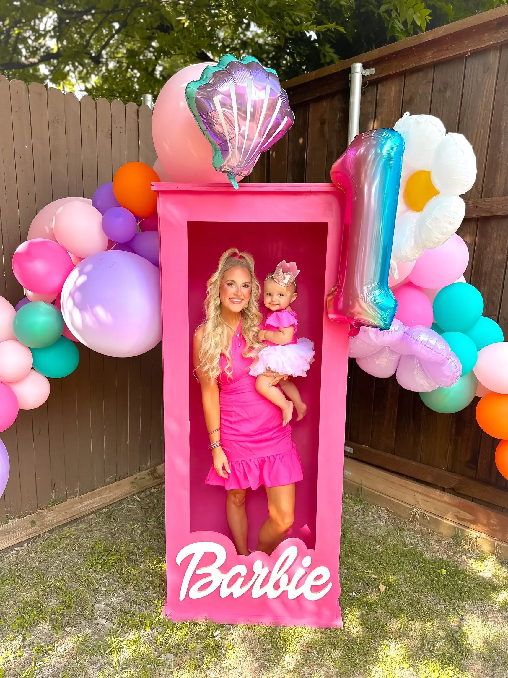 Barbie Themed Straw Toppers, Gallery posted by SnappedMedia
