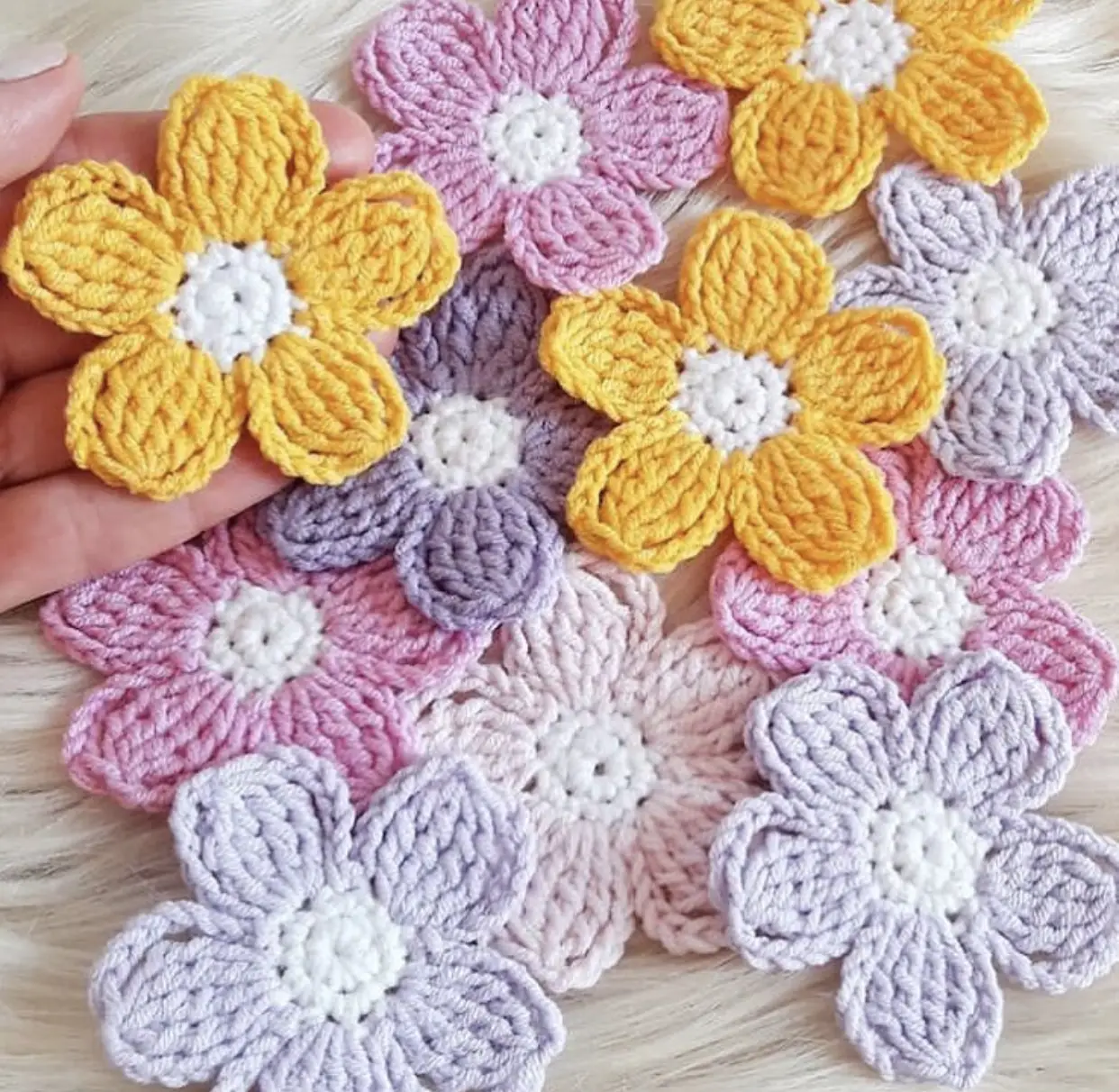 The Olivia Flower  How to Crochet a Simple Flower (Easy Tutorial
