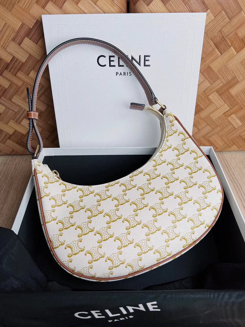 Celine ava triomphe canvas hot sale