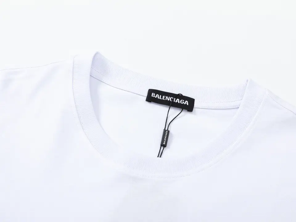 Balenciaga/バレンシアガマルチロゴ柄プリント半袖Tシャツ | chictokが投稿したフォトブック | Lemon8