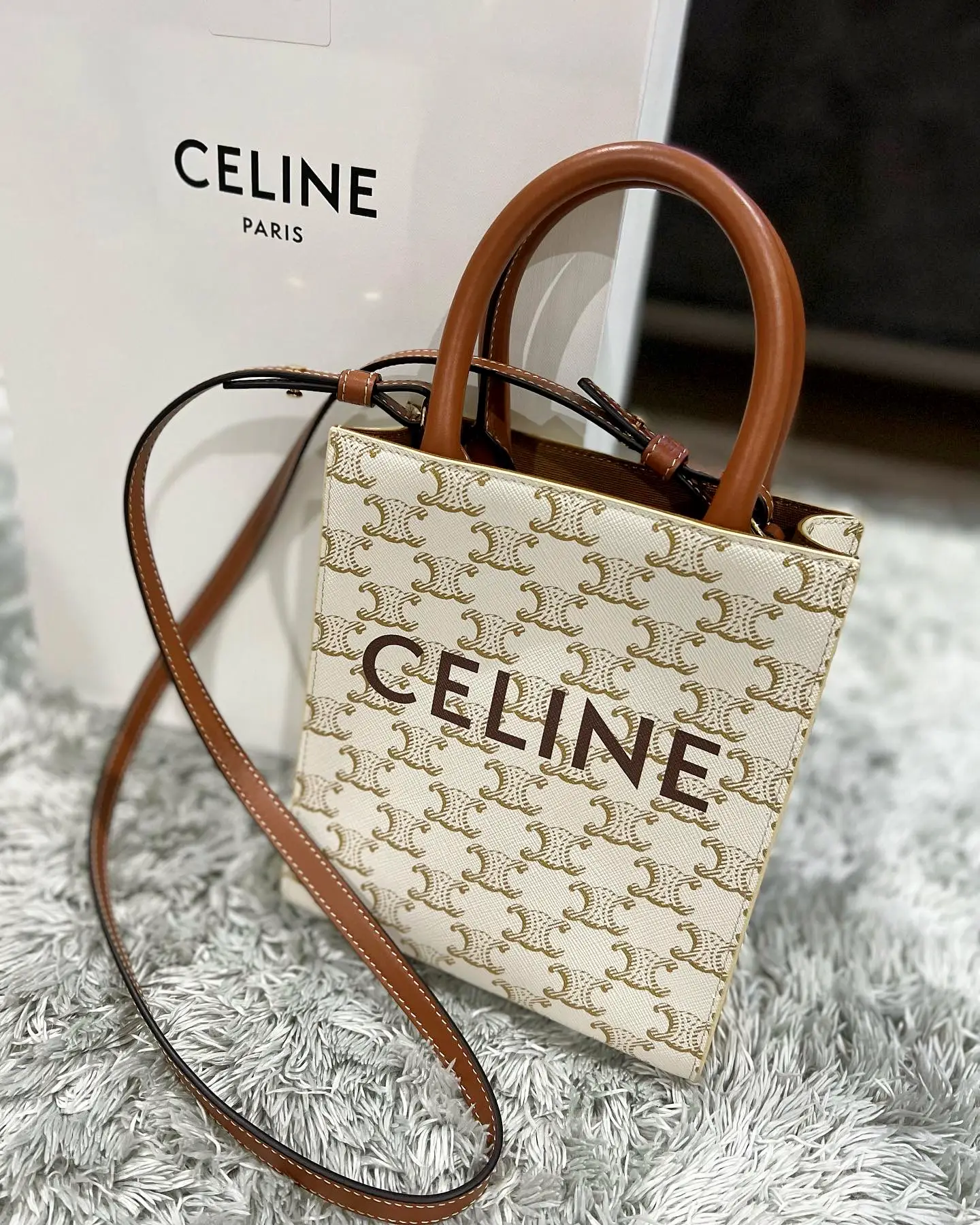 CELINE💙トリオンフキャンバス可愛い💙   | eimama♡が投稿したフォトブック | Lemon8