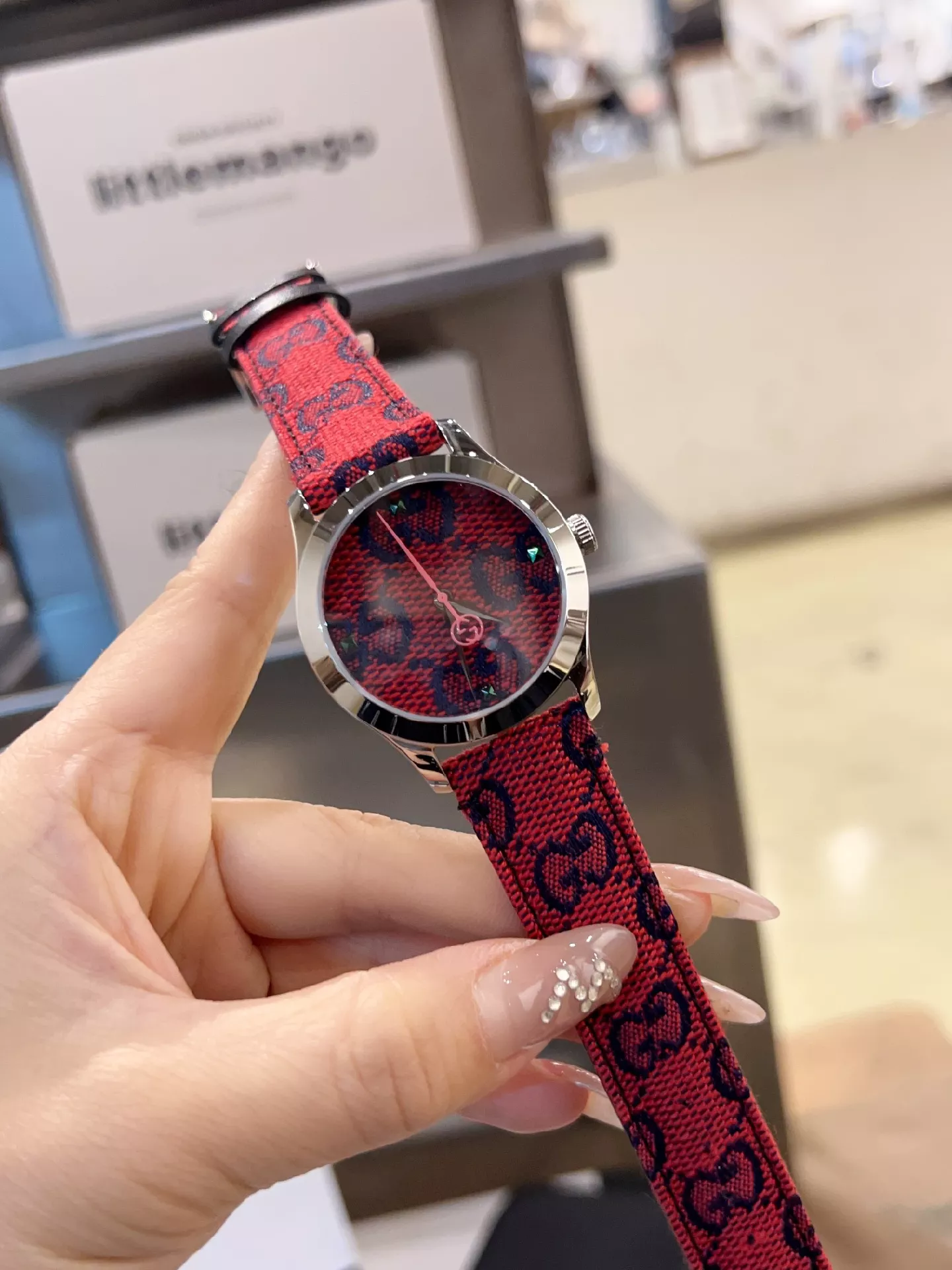 Gucci hot sale strawberry watch