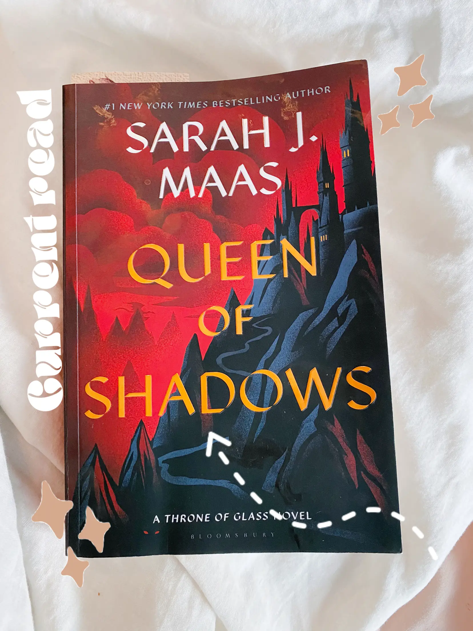 Current read Queen of Shadows แกลเลอรีที่โพสต์โดย Laceandbooks 📖