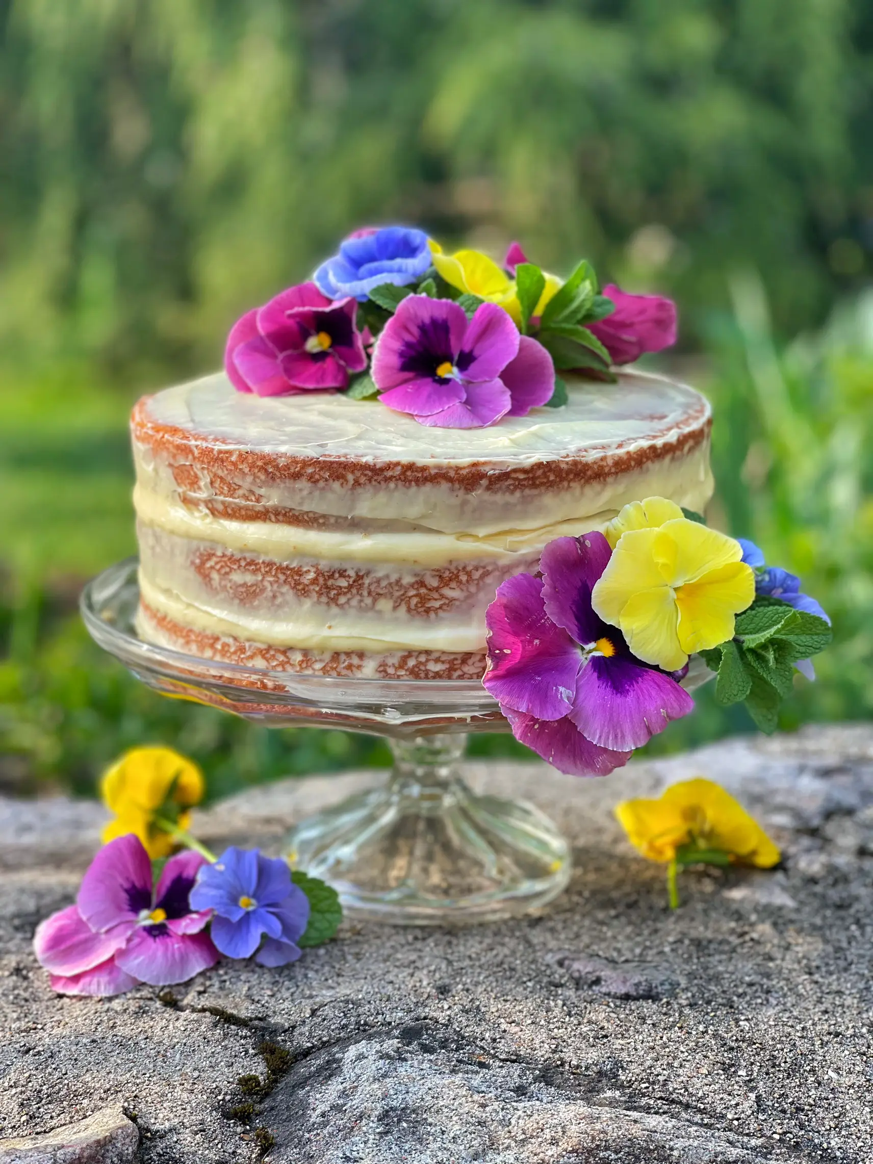 Semi-Homemade Naked Cake with Fresh Flowers | Gallery posted by Stacy Ling  | Lemon8