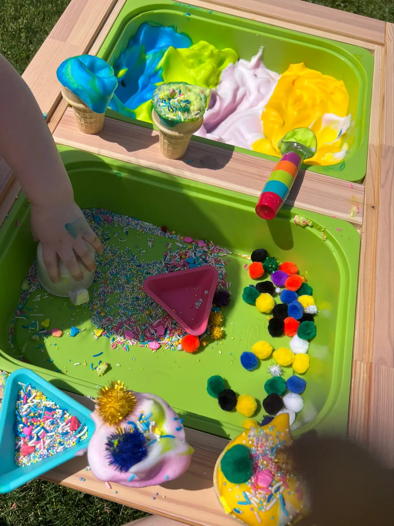 10+ Painting Tuff Tray Ideas for Toddlers and Preschoolers : Fun and Easy  Activities