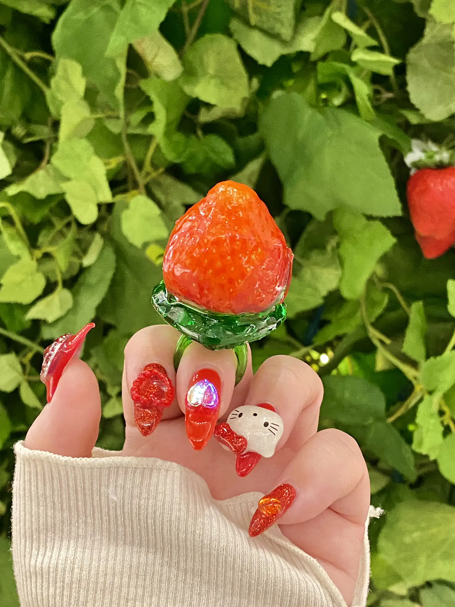 💍いちごのリングがかわいいお花のようなパフェ🍓 | もぐかゆ🍭が投稿