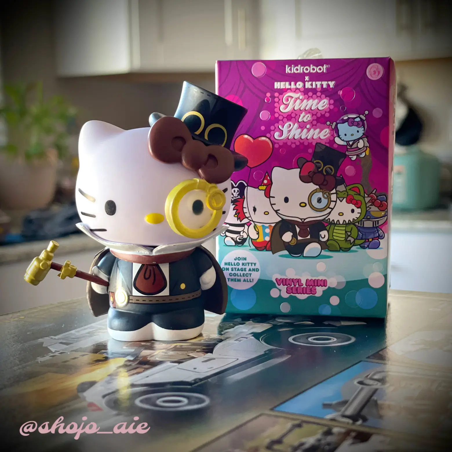 Hello Kitty® Time to Shine Mini Figure Blind Box Series - Kidrobot x S