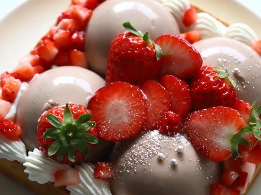 苺メンダコさん♡ロールケーキ 苺好きにはたまらない！「あまおう」が