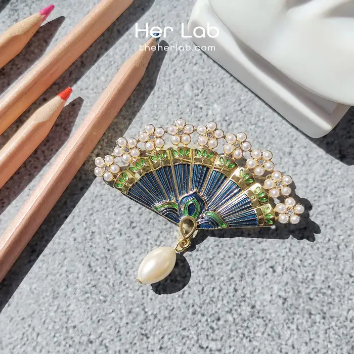 I'm addicted to this pearl fan brooch pin! | Gallery posted by Her