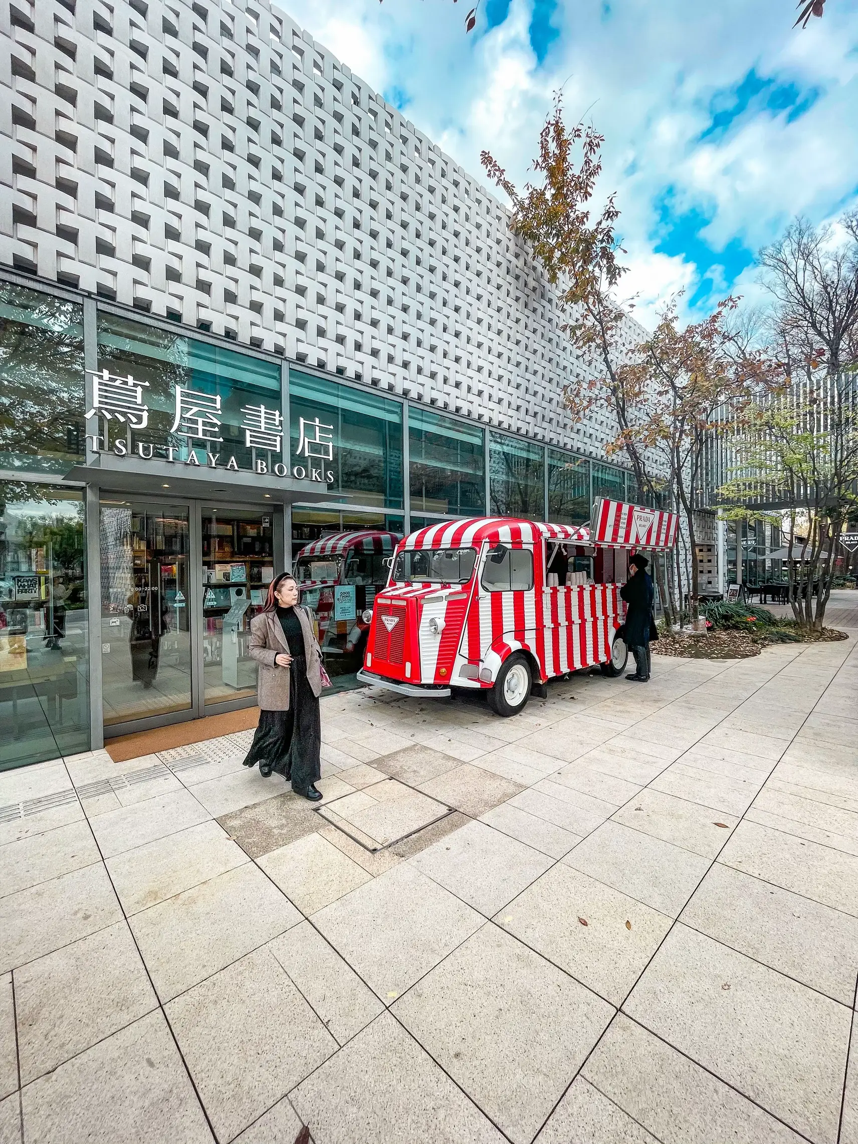 代官山】プラダカフェも！期間限定PRADAポップアップストア🎄プラダ