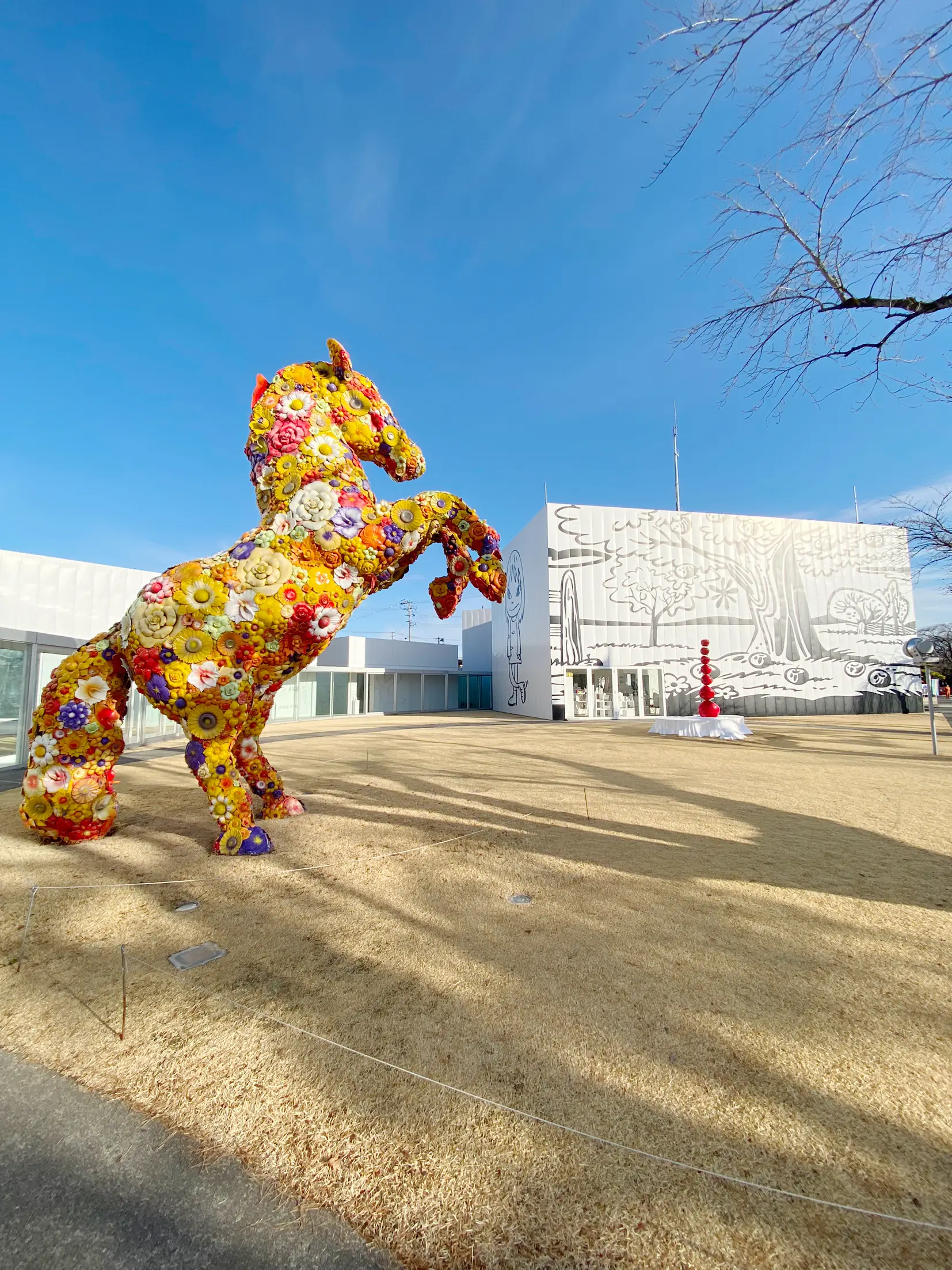 十和田 市 コレクション 現代 美術館 前 アート 広場