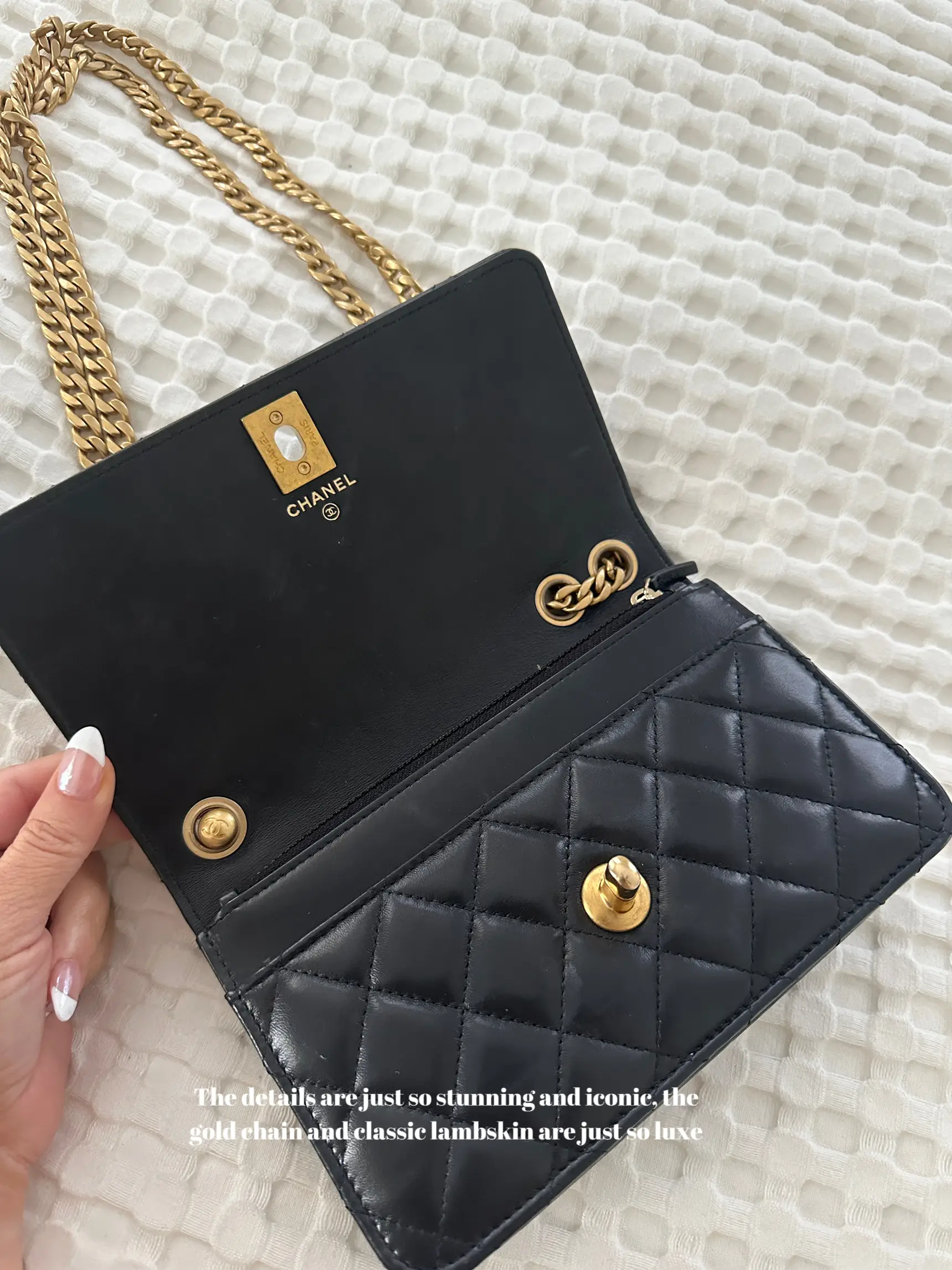 chanel black and beige bag chain