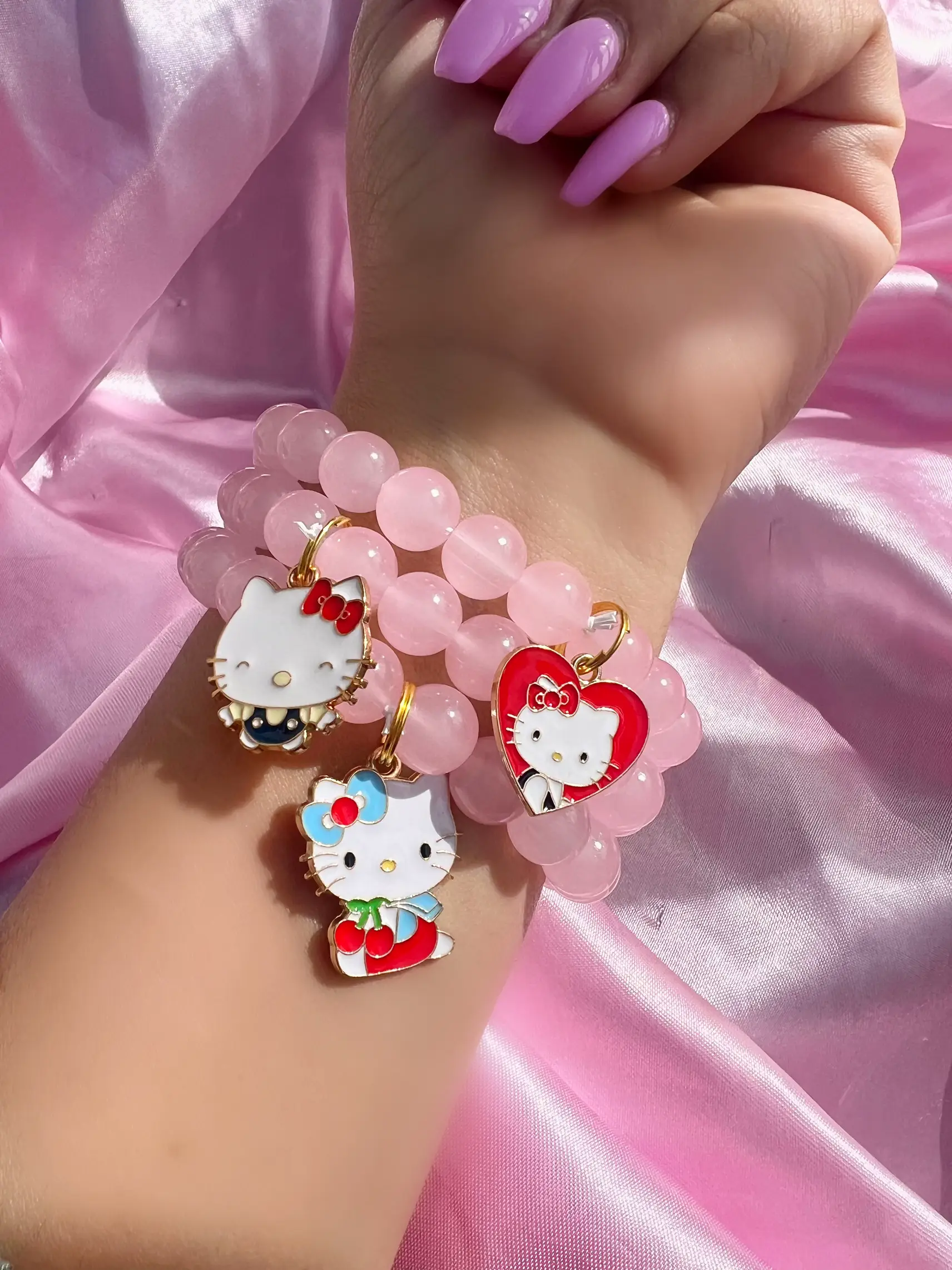 Hello kitty red charms glass beaded bracelets 🫶