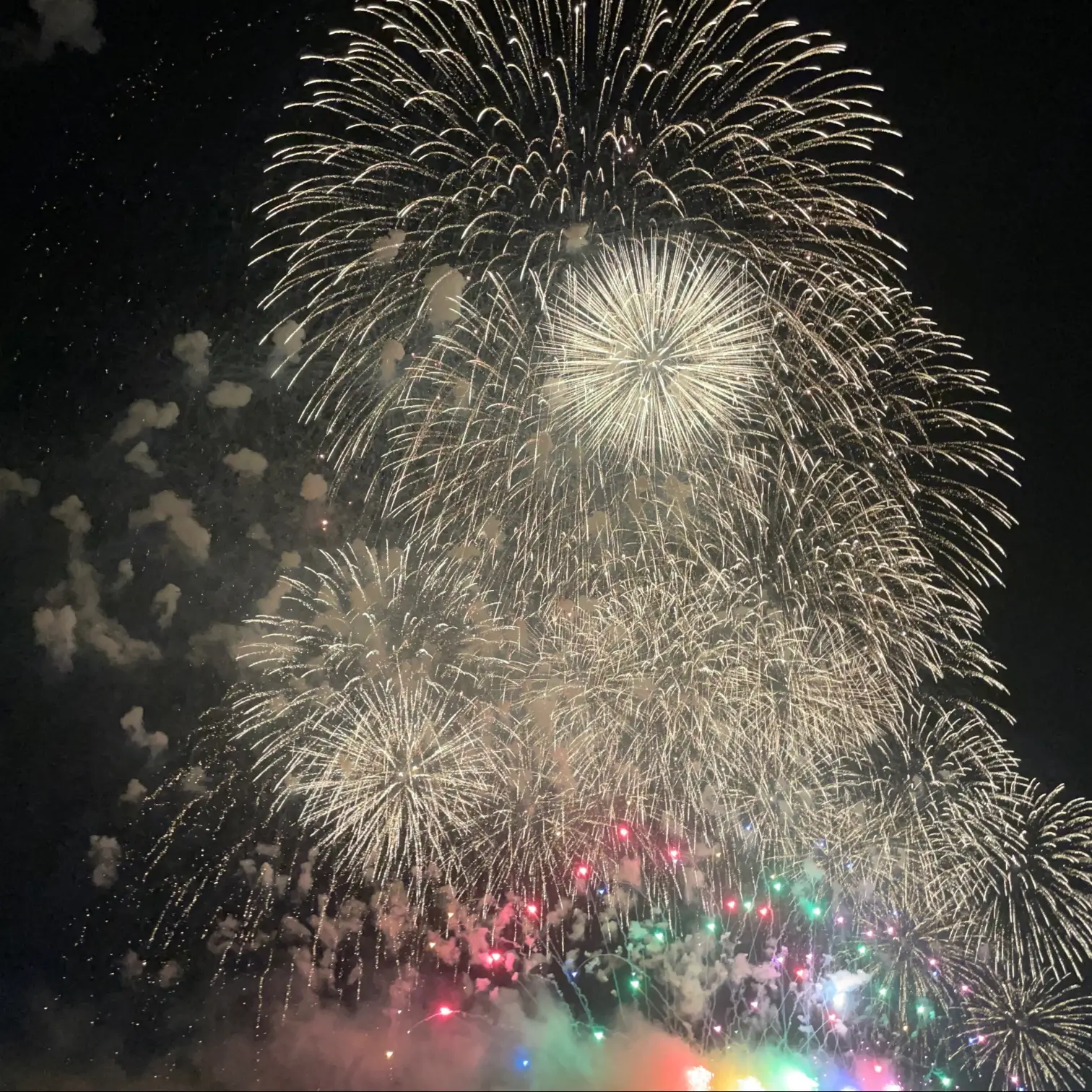 桑名水郷花火大会堤防上四人マス席 - 遊園地/テーマパーク