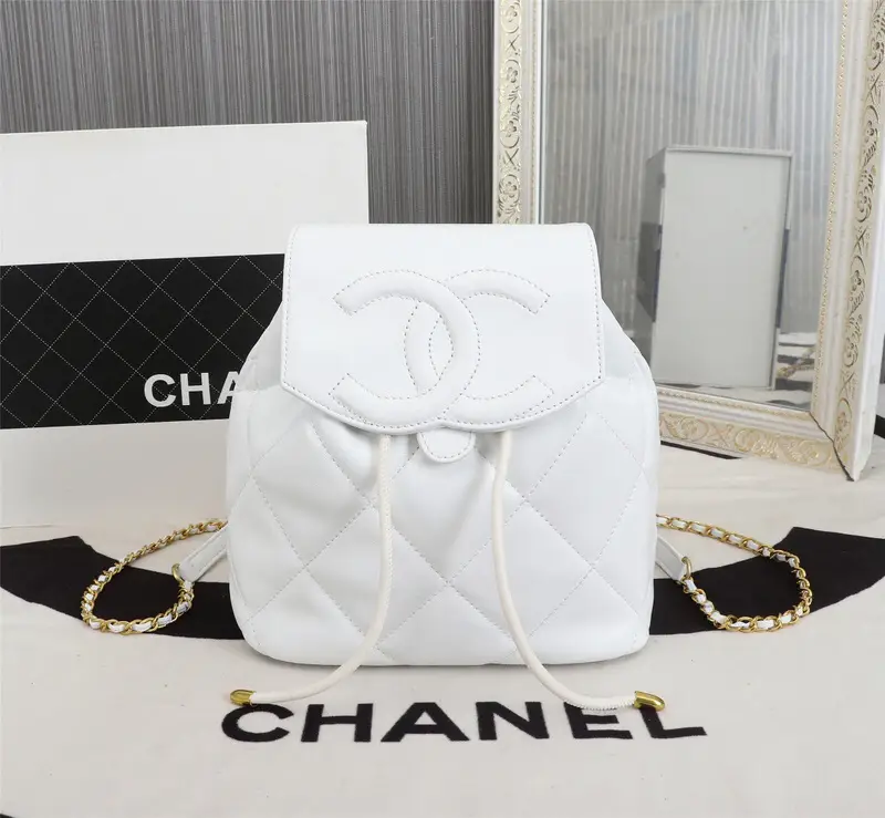 CHANEL☆ピアス】珍しいミラーのピアス♡保存袋＆珍しい紙袋付き♡-