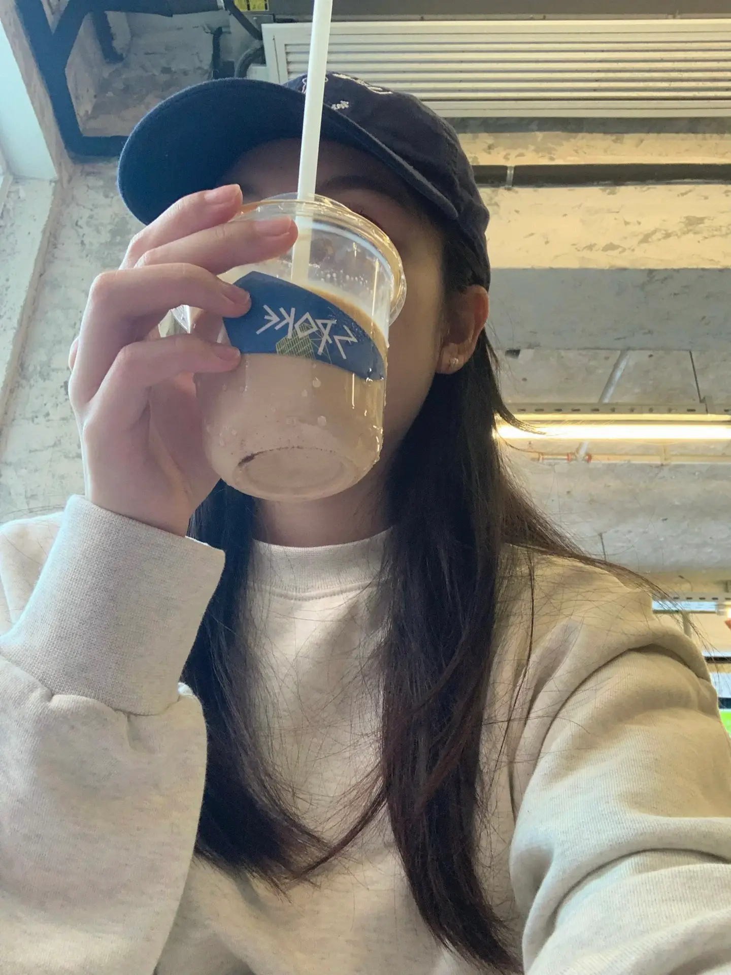 スキャンティー　顔出し かわいく映える！カフェ顔隠し | yum._.02が投稿したフォトブック | Lemon8