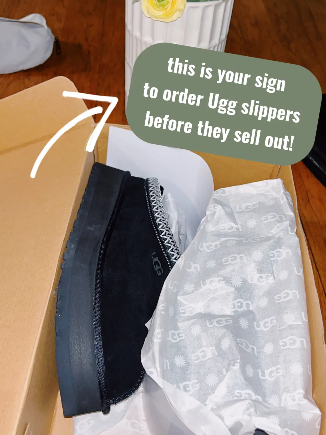 Ugg discount slippers box