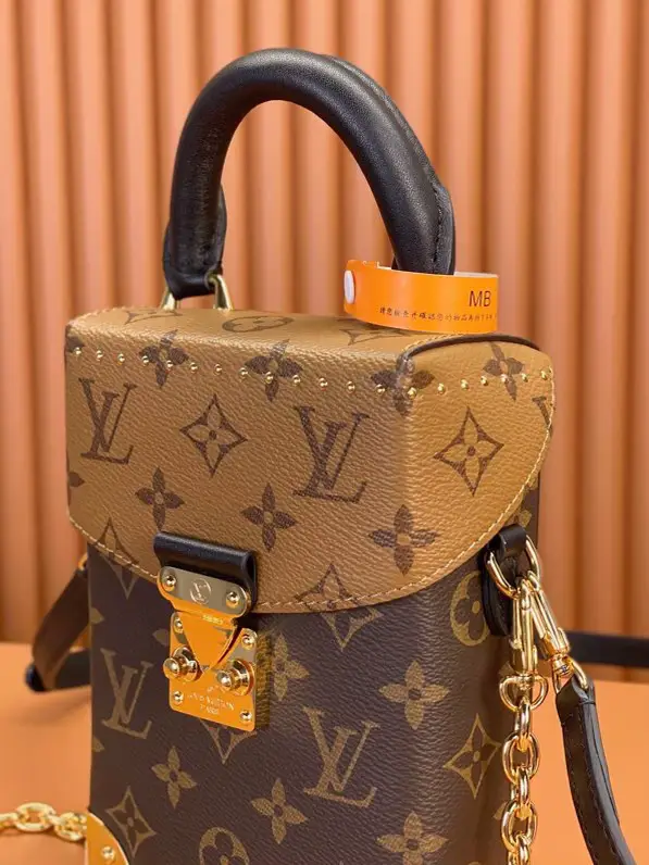 LV Ivy WOC canvas not aligned, is this an issue : r/Louisvuitton