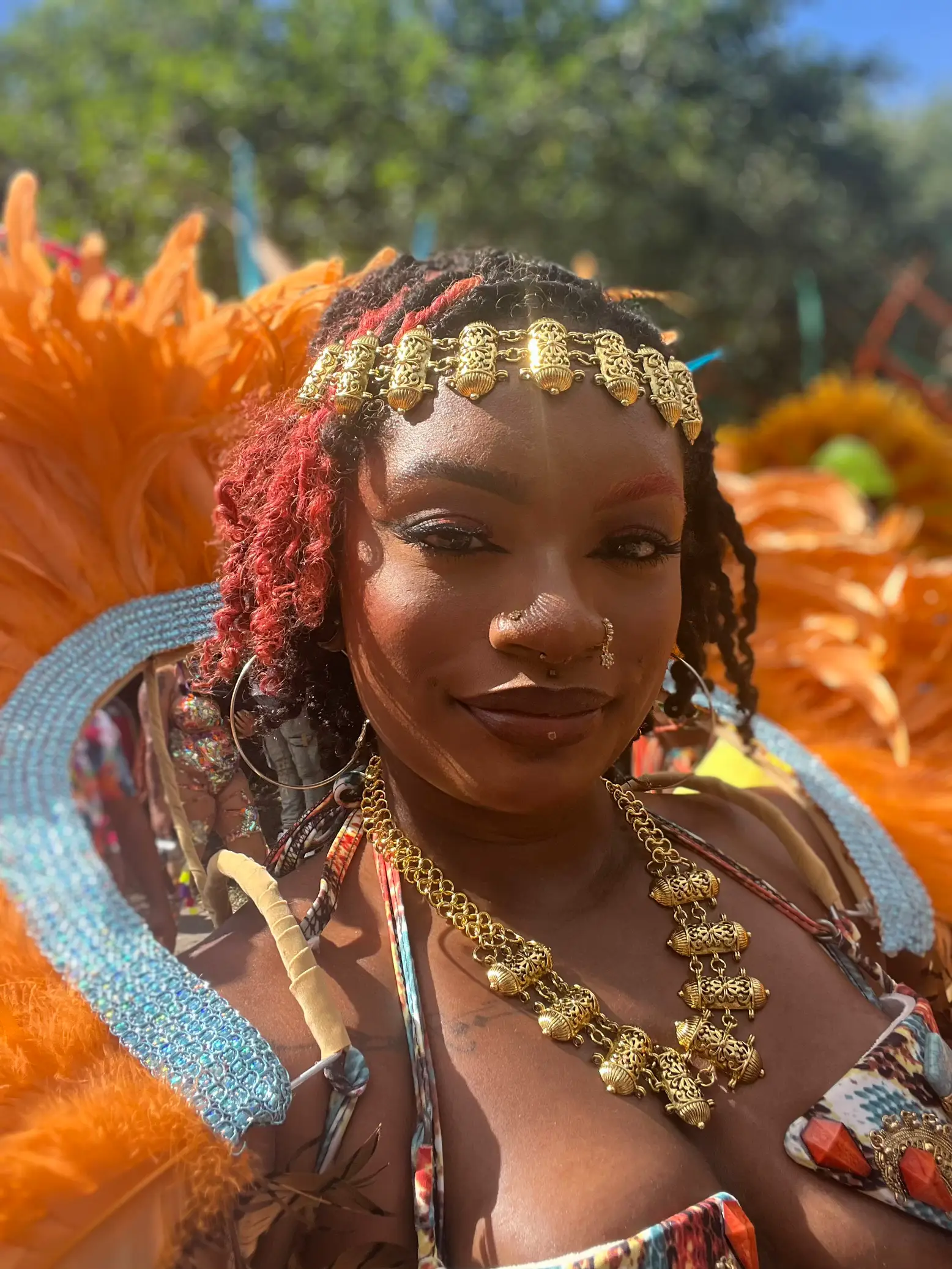 Gold and white carnival wire bra  Carnival outfits, Carnival costumes,  Carribean carnival costumes