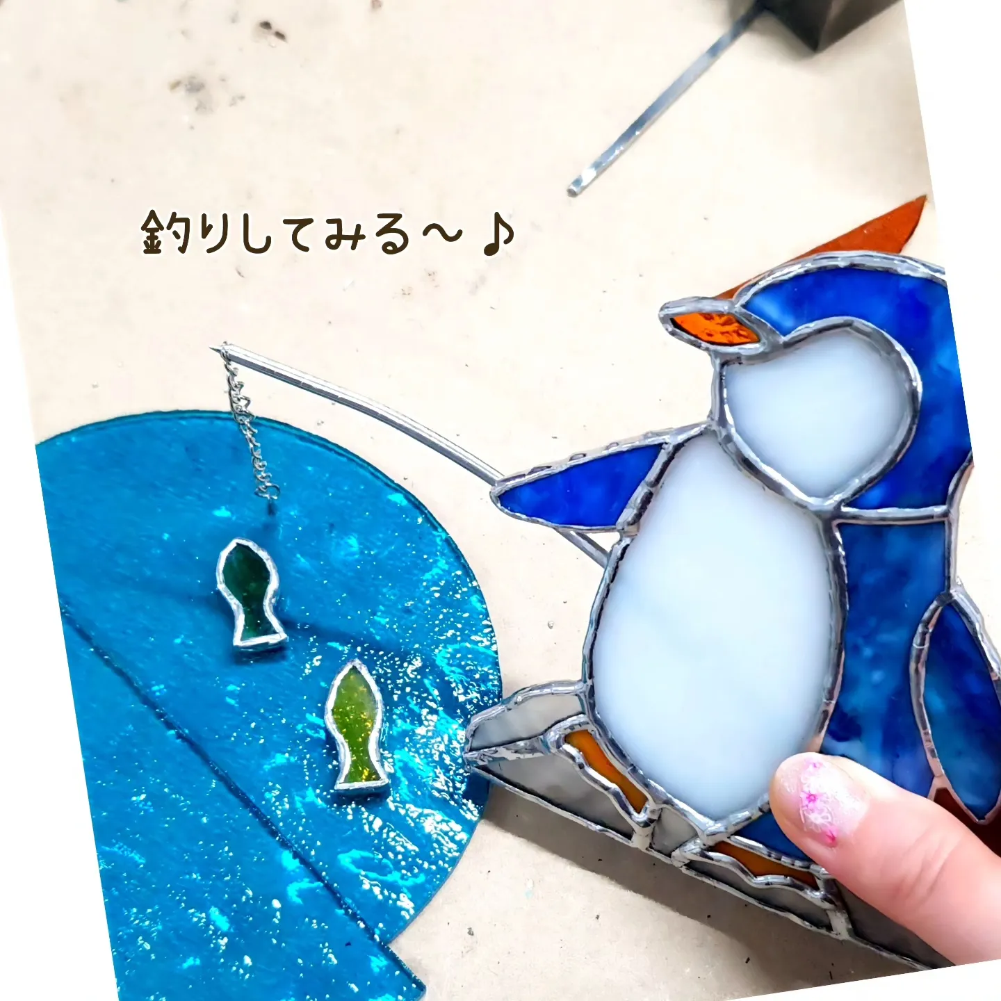 インテリア小物幸せペンギンのステンドグラス 置物 - 置物