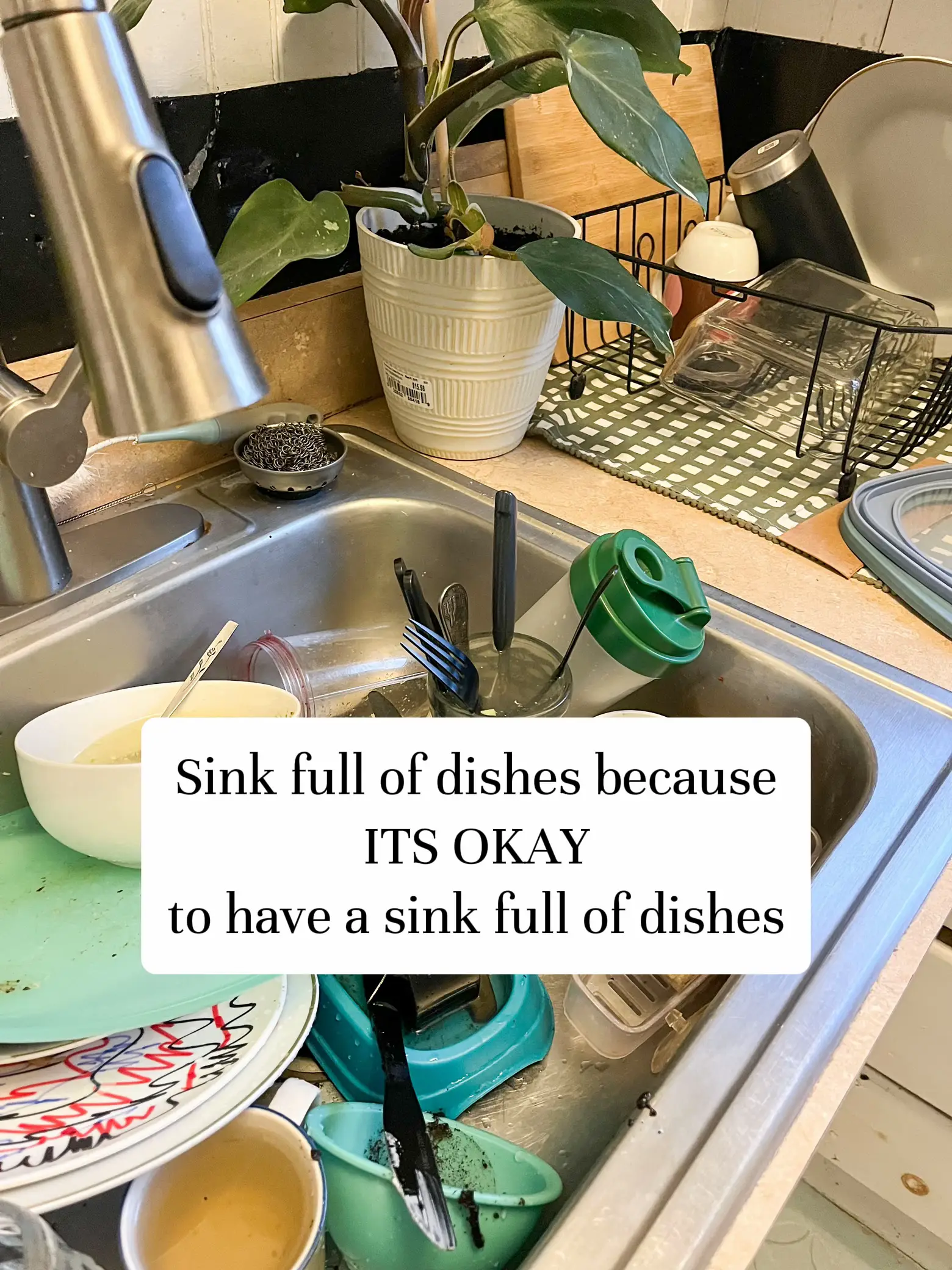 A rare moment of clean & calm in our kitchen 😌Lately I've been focused on  nailing down the aesthetic a…