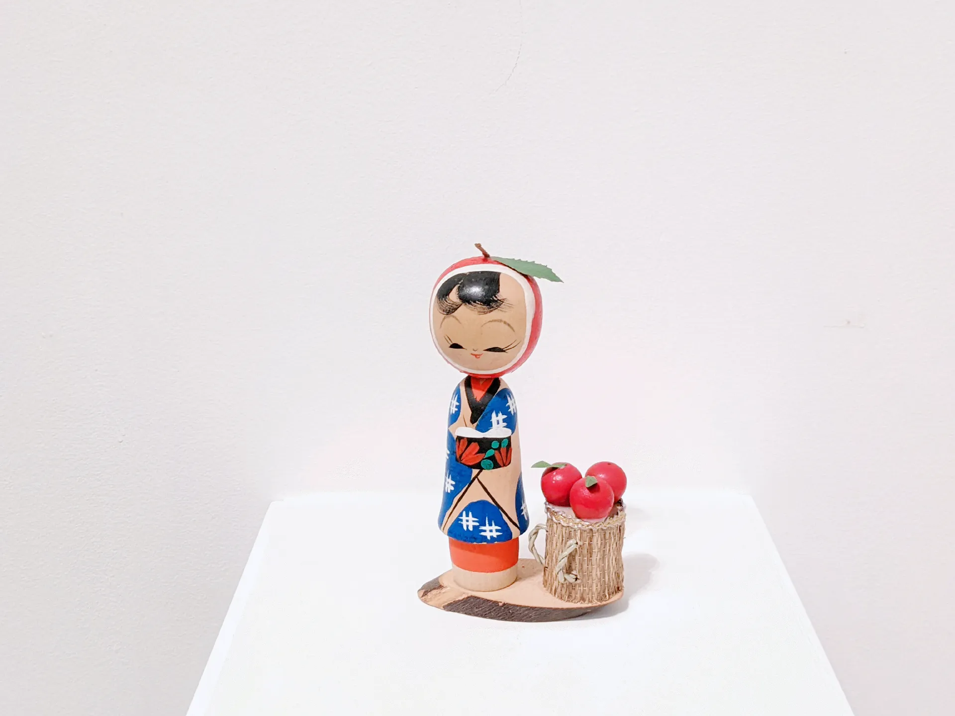 奈良美智 小さから こけし 青森県立美術館 2体