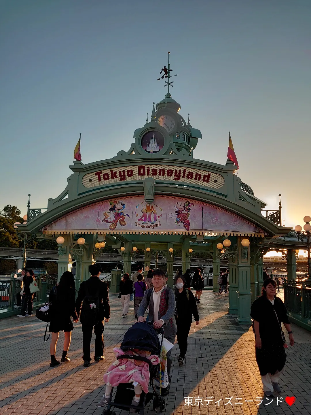お家にディズニーランドが現れますよ。 （東京ディズニーランドの 