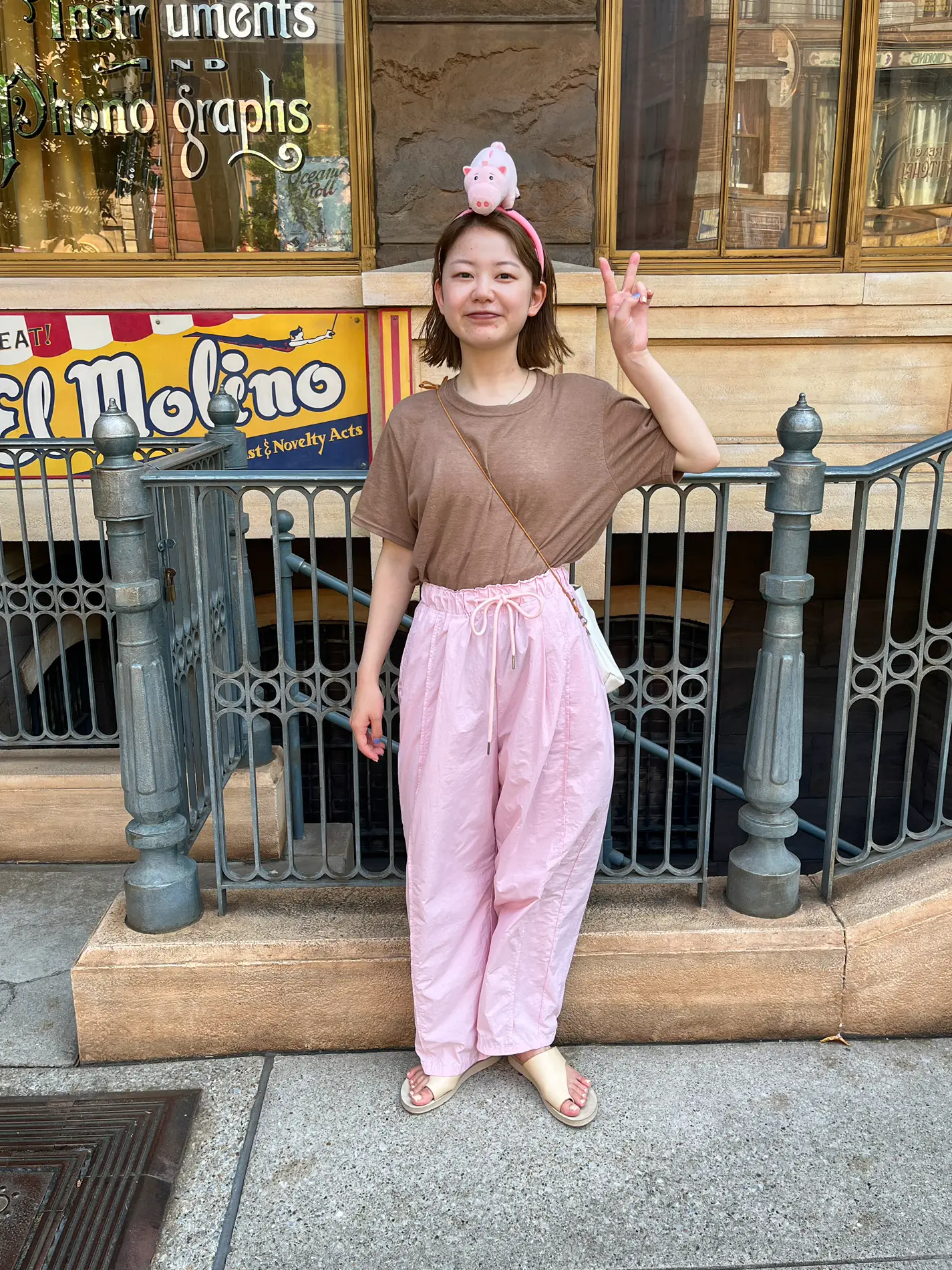 Disney coordinate🐷カーゴパンツを使ったピンクコーデ   | sachikaが