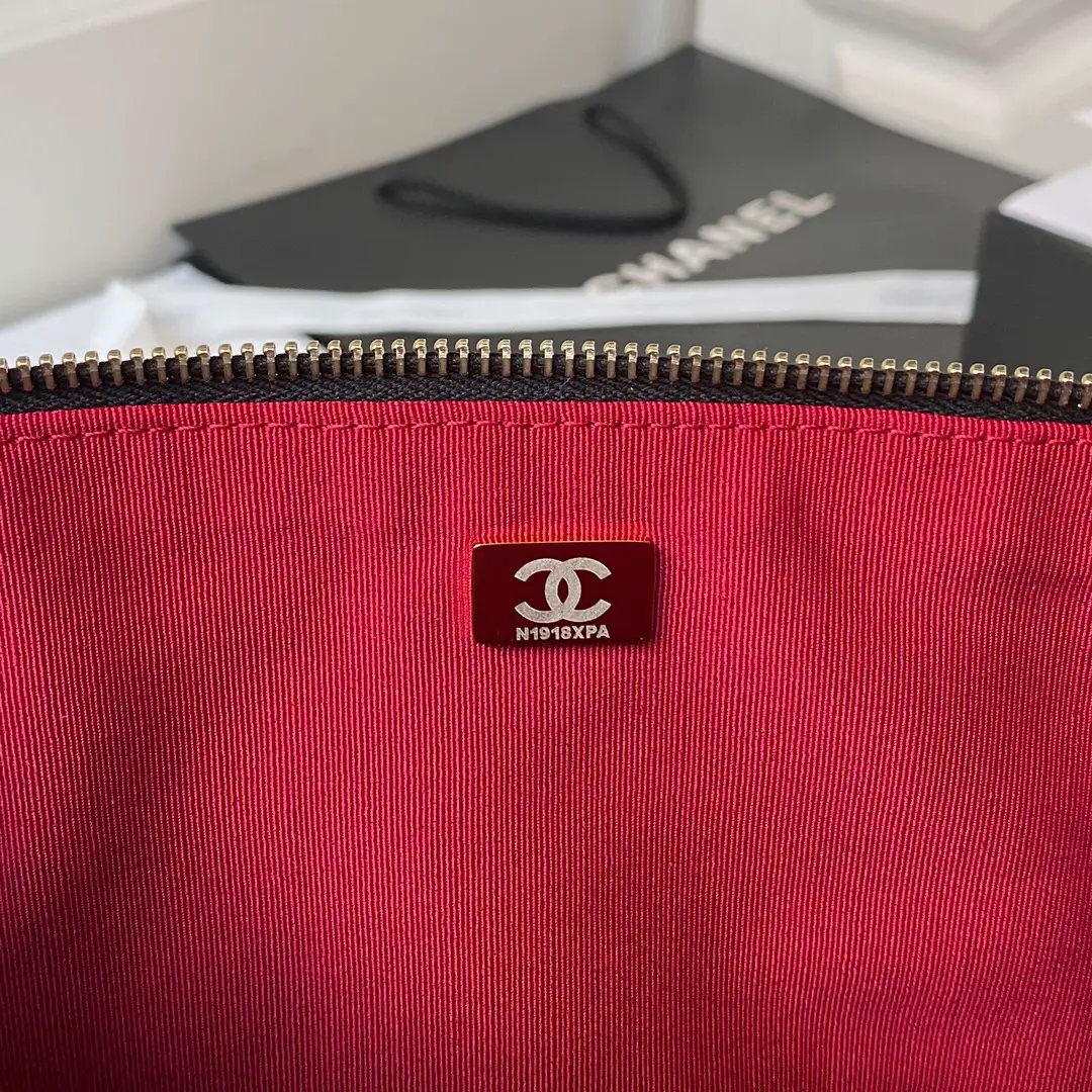 This Chanel bag is also pretty, Gallery posted by バッグ専門家