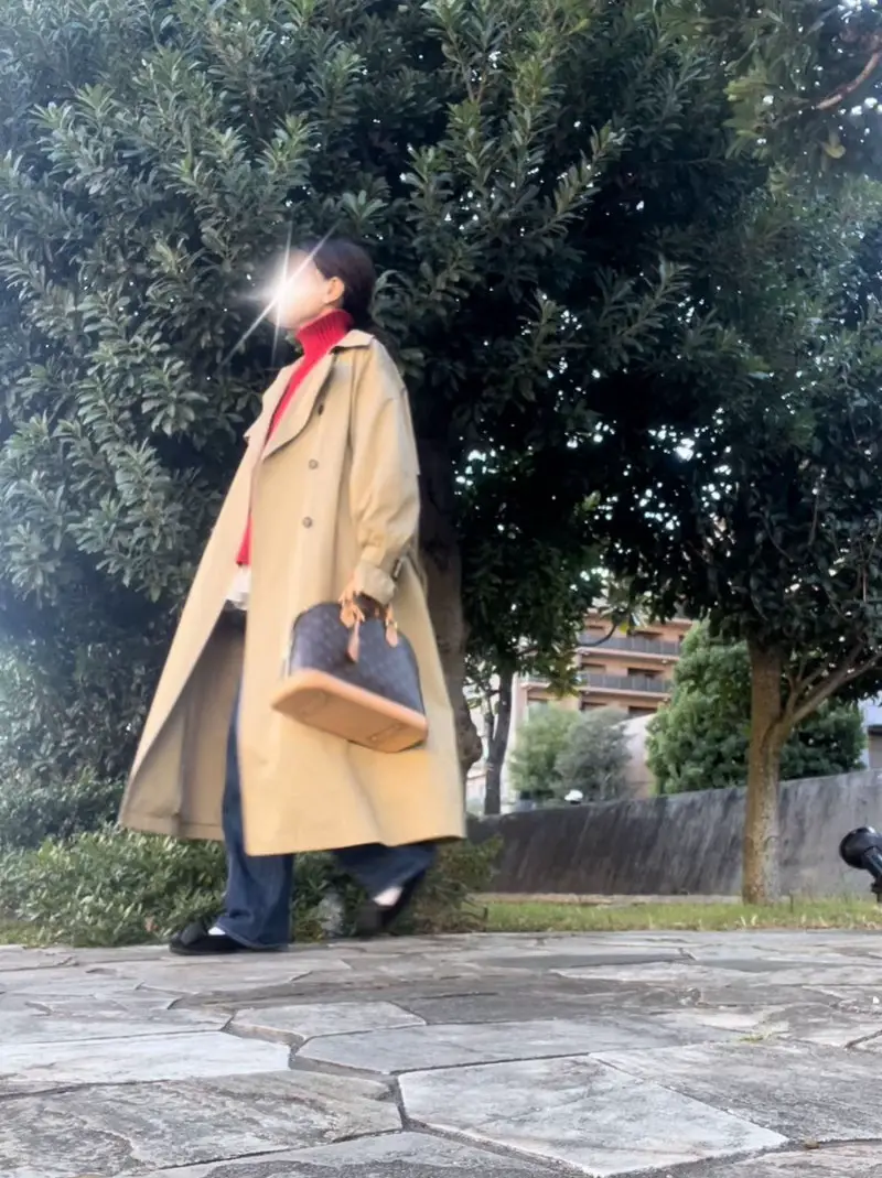 パリシックなトレンチコートで魅せるミニマムクローゼット 