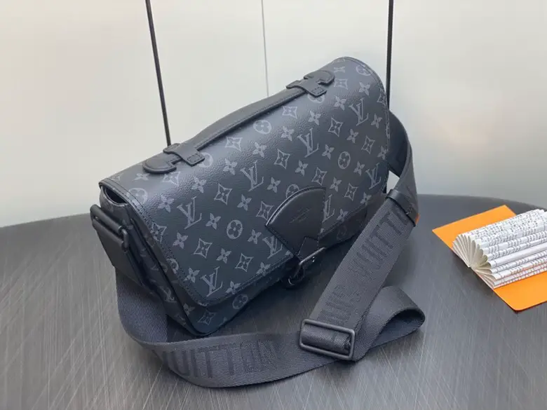 Review: Unboxing Louis Vuitton District PM I + Try On! 