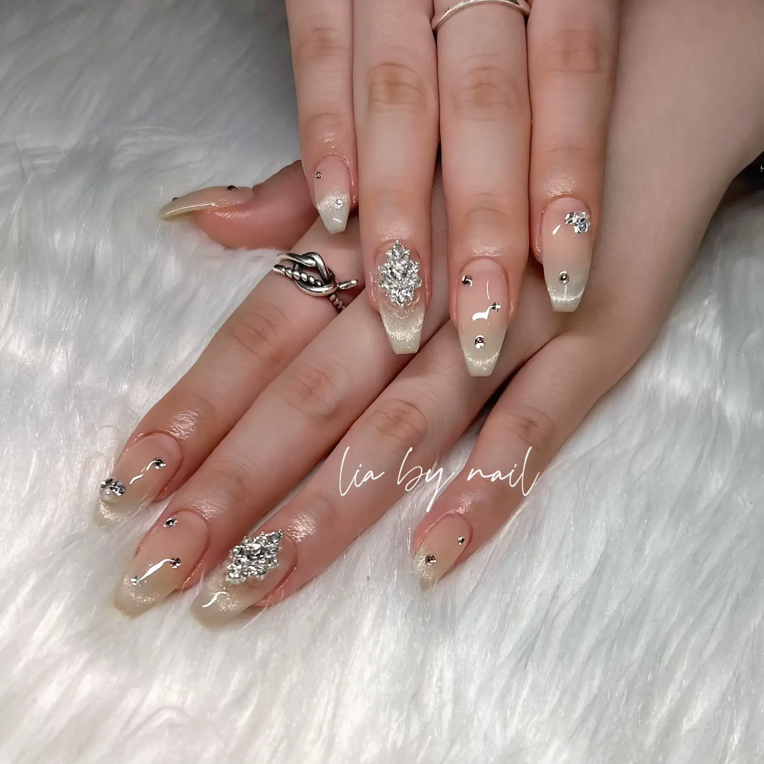 人気の韓国ネイル🌼マグネットフレンチ💗 | Litが投稿したフォトブック  