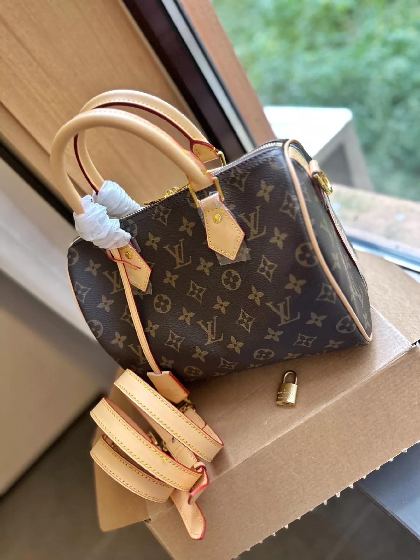 ☆大人気商品☆ 華奢 キラキラ VUITTON LOUIS ヒール 美品 ハイヒール 