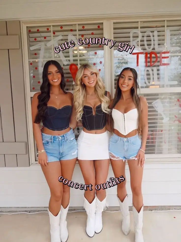 A Lot Going On at The Moment Shirt Women's Oversize Country Music T-Shirt  Nashville Country Concert Outfits for Women : : Clothing, Shoes 