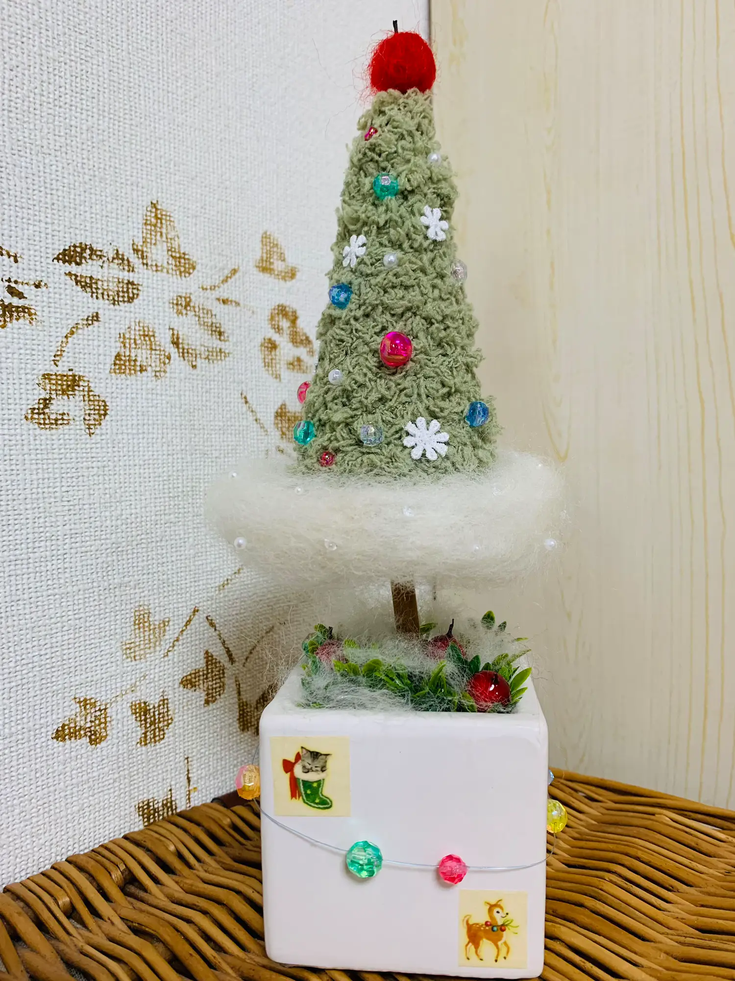 羊毛フェルト クルミの上のクリスマス♪ガーランド、オーナメントにも 