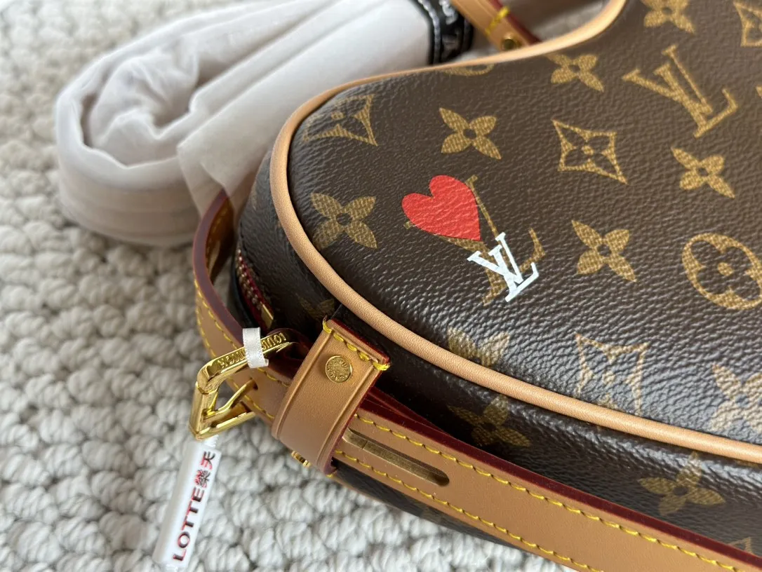 LOUIS VUITTON A heart shaped bag an absolutely worthwhile gift