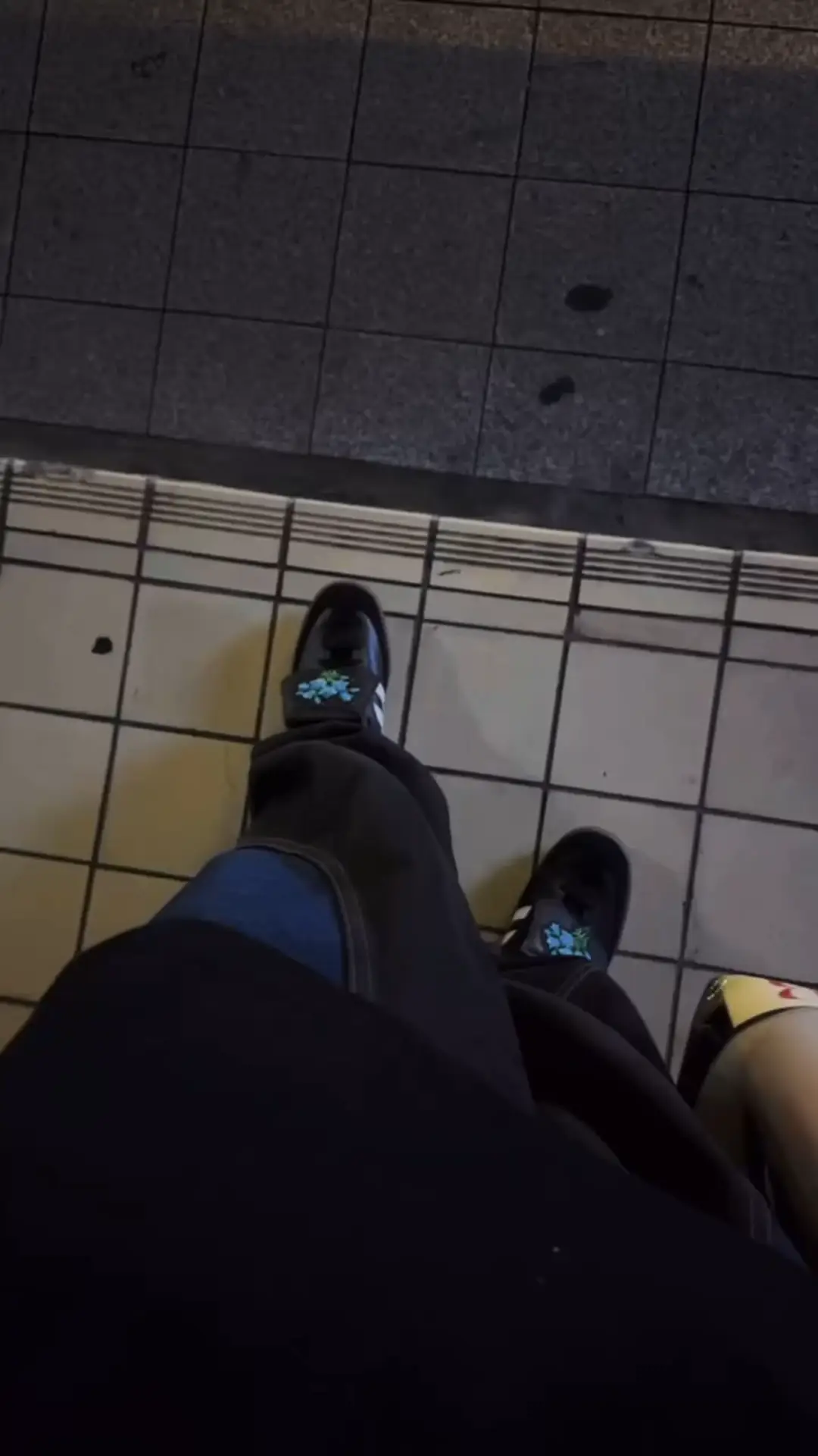 Egon Seekシューレースカバーでスニーカーをカスタムする方法