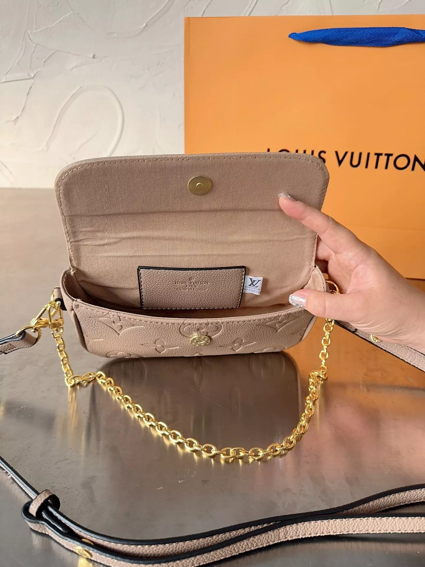 Louis Vuitton One Flap Handle MM Bag (3pcs) This sophisticated bag is