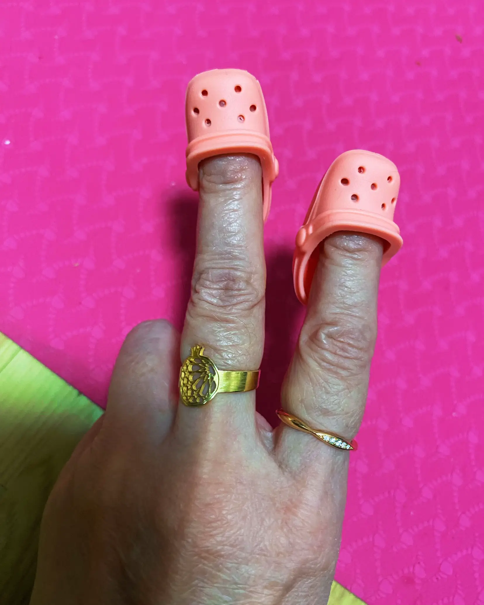 Finger crocs online